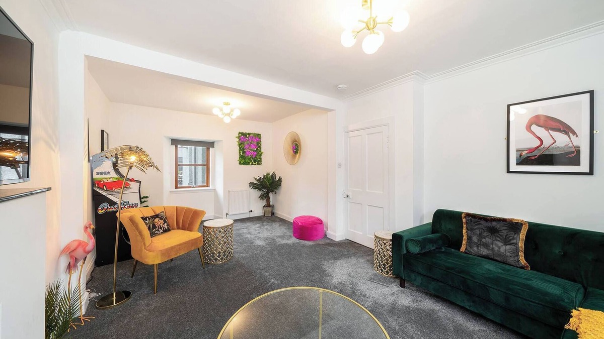Broughty Ferry Ski Chalet | The Palm - Eclectic Bliss