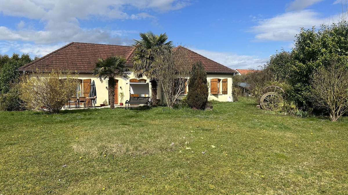 Cosne-Cours-sur-Loire House | The Palm grove