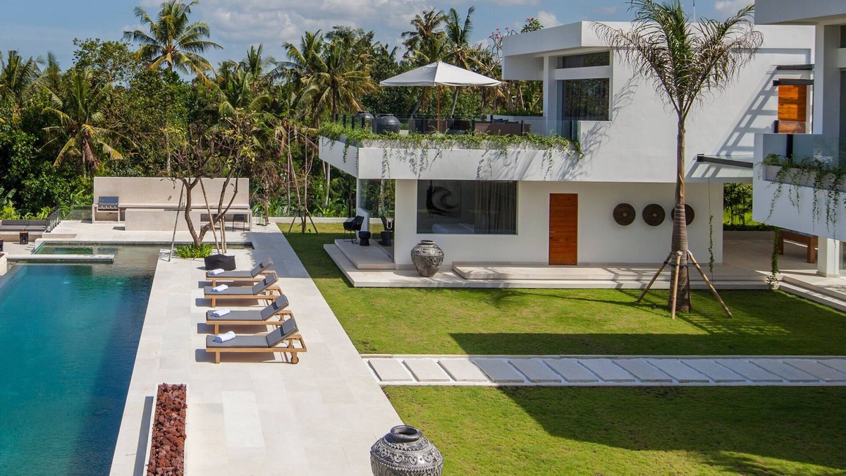 Babakan House | The Palm House, Luxury 5 bedrooms villa with 40m infinity pool & dedicated staff