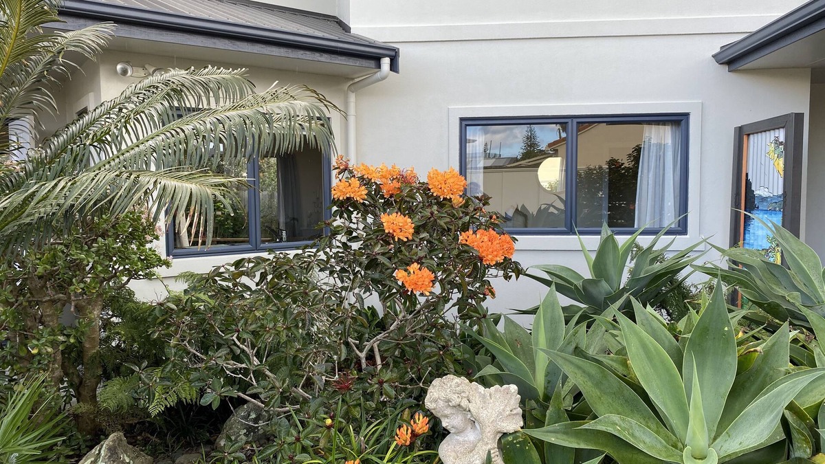 One Tree Point House | The Palms on Bermuda:nA tropical Oasis 100m to the Harbour’s edge.