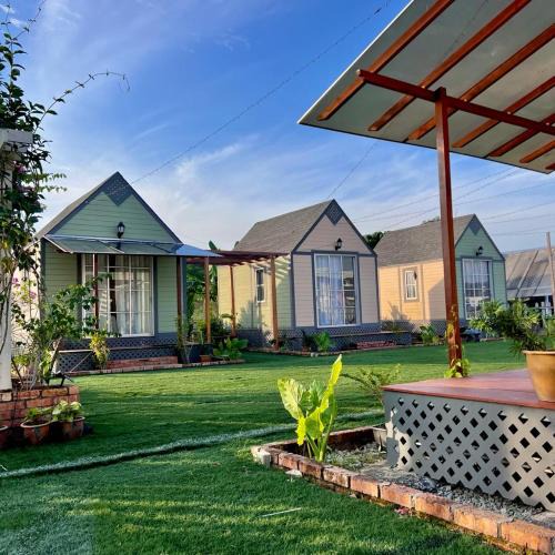 Jenjarom Ski Chalet | The paper garden By Juniar Place