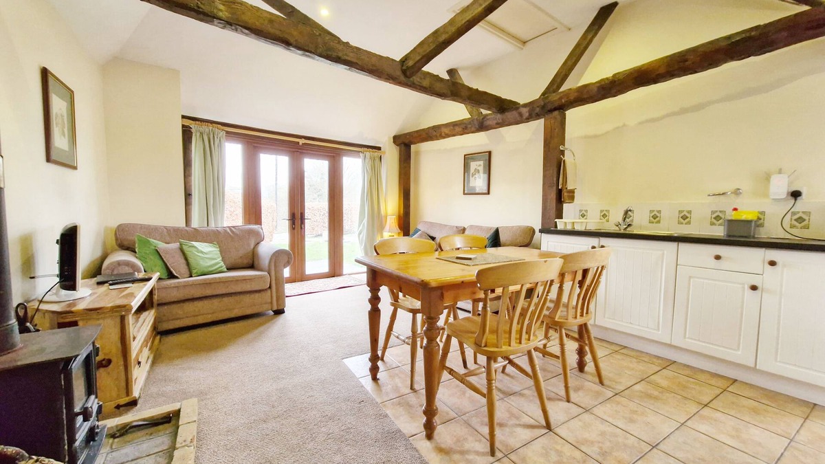 Petersfield Cottage | The Parlour - a barn conversion that sleeps 4 guests in 1 bedroom
