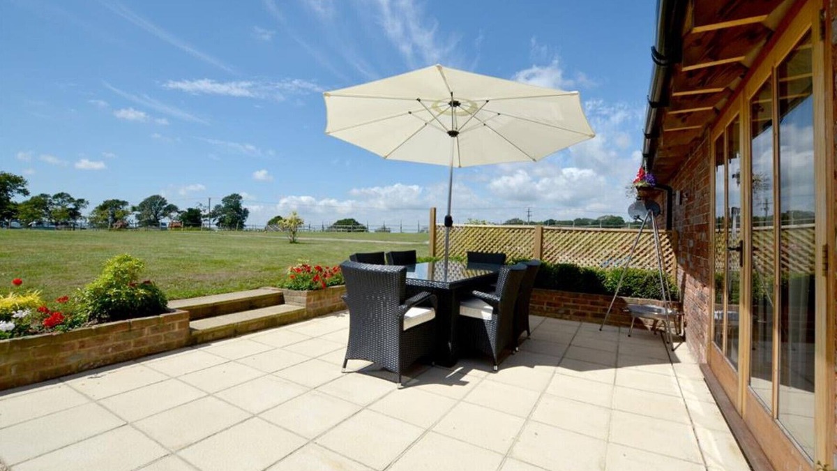 Ewhurst Green House | The Parlour - Three Bedroom House, Sleeps 6