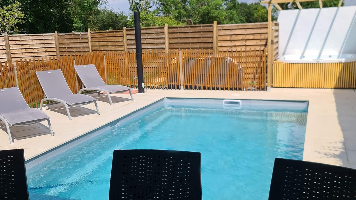 Givrand House | The peace and quiet of a country house with swimming poolSPA 10 minutes from the Vendée beaches