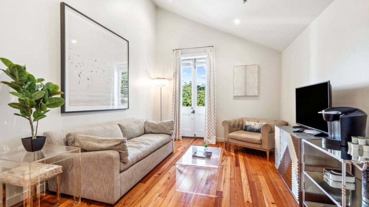 Irish Channel Apartment | The Pearl on Magazine
