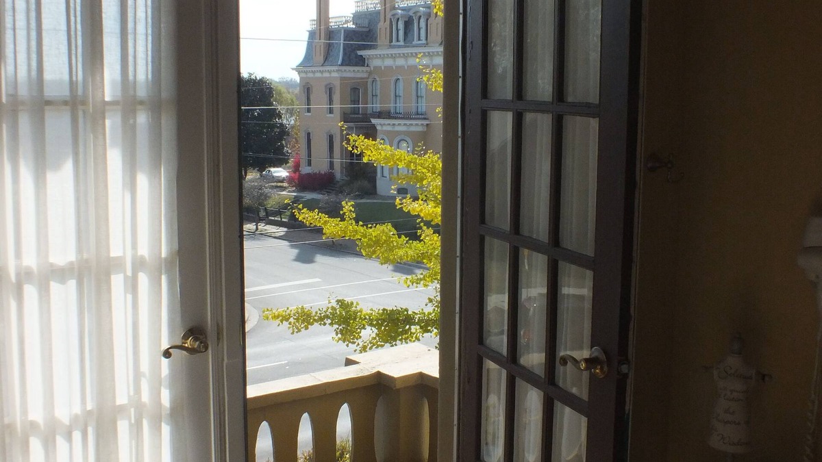 New Albany Bed & Breakfast | The Pepin Mansion Historic B&B