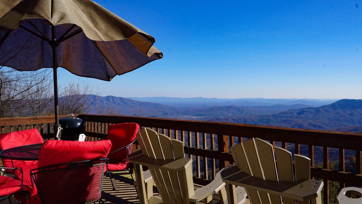 Little Switzerland Cabin | The Perch Cabin with Hot tub. Uncomparible Panoramic view!