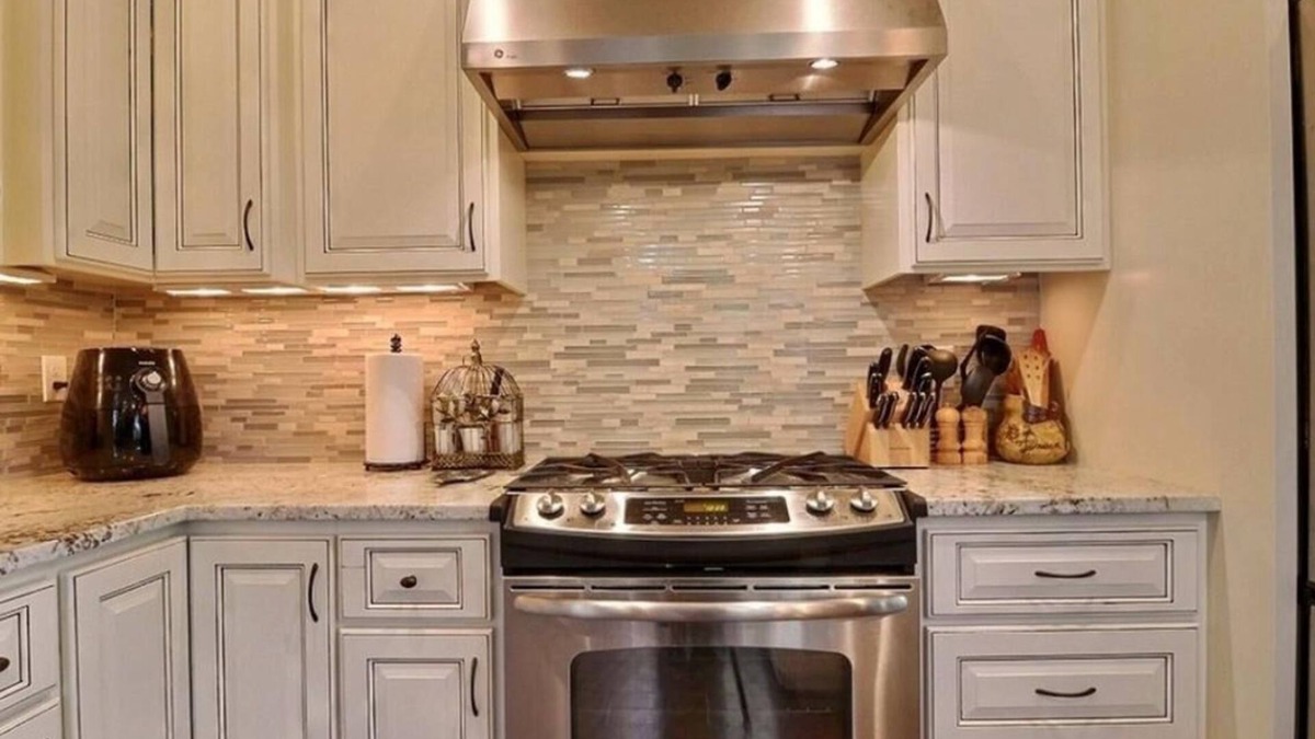 Lakewood Apartment | The Perfect Cozy, Convenient and Charming Room in University Place, WA