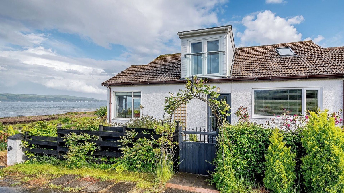 Kilmun Cottage | The perfect coastal escape for family and friends.