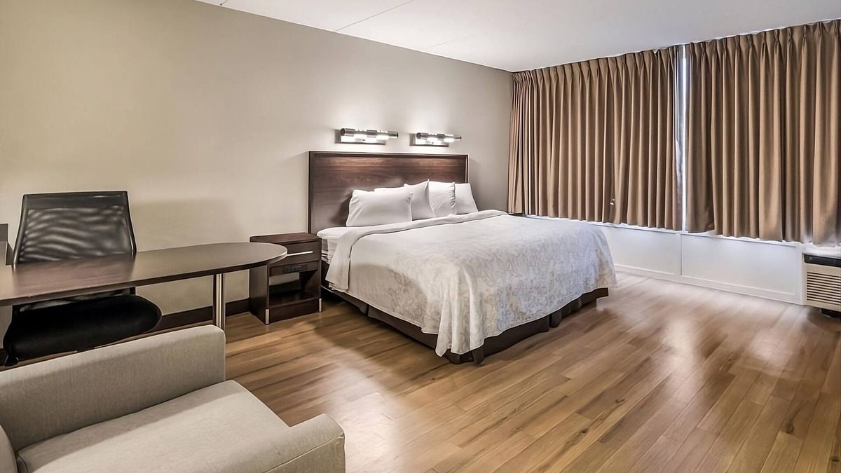 Woburn Hotel | The Perfect Family Escape! 3 Great Units, FREE Parking, Close to Stone Zoo!