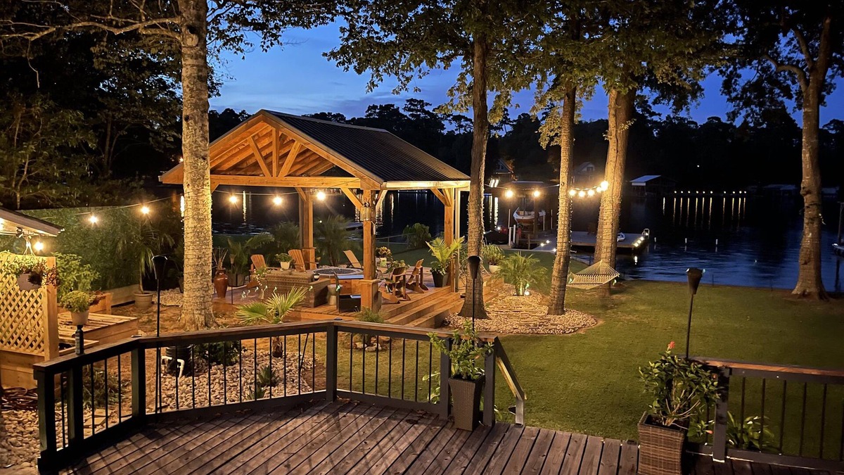 Hillister House | The Perfect Getaway Just 2 hours Northeast of Houston! Come enjoy tranquility!