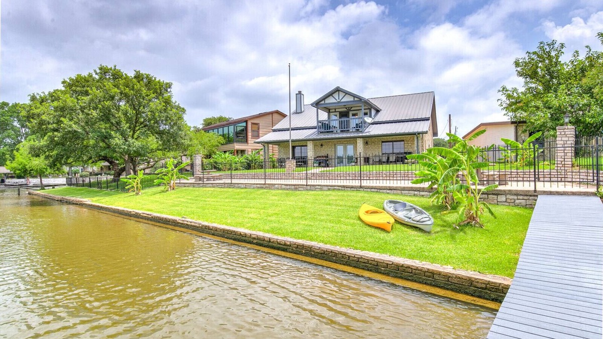 Granbury House | The Perfect Lake House Vacation
