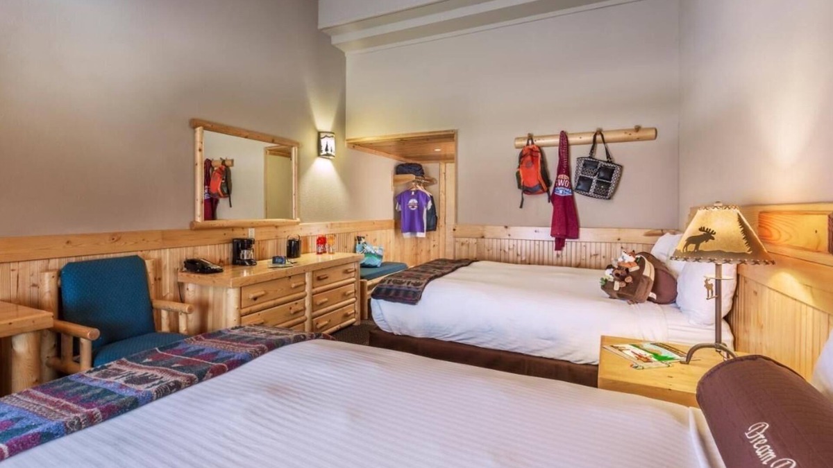 Moran Cabin | The Perfect Nature Retreat! Dining Options, Bar, and Parking Included!