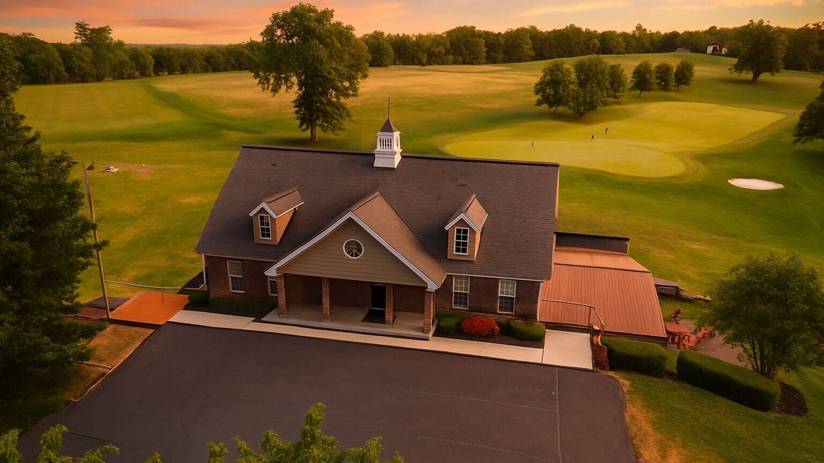 Buechel Cabin | The Persimmon Ridge Lodge - Golf Room & Pickleball!