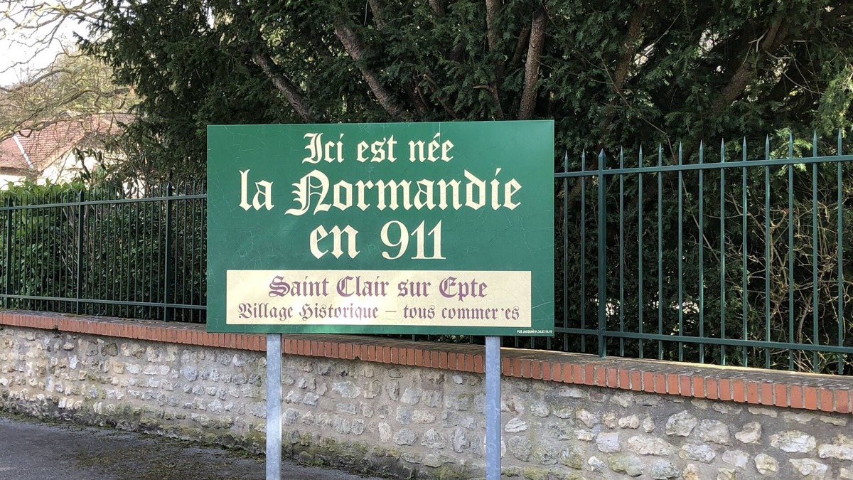 Saint-Clair-sur-Epte Apartment | The Petit Minotier of the old mill