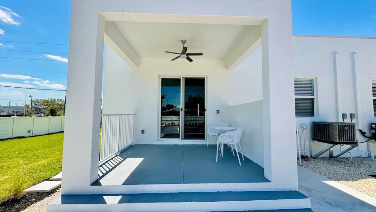 East Naples Apartment | The Pickleball Haven of Naples - Scarlet Dream