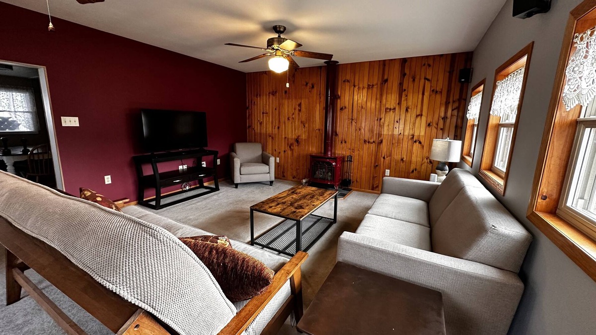 Bagley House | The Pier Cottage located in River of Lakes
