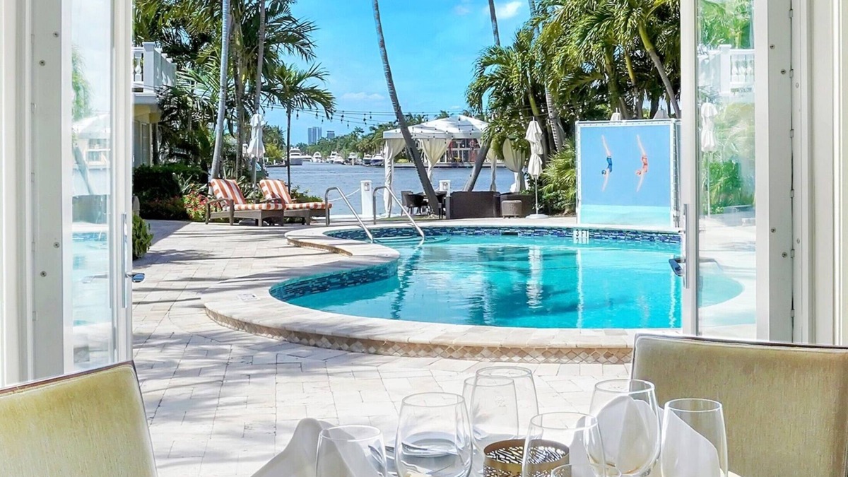 Central Beach Hotel | The Pillars Hotel & Club