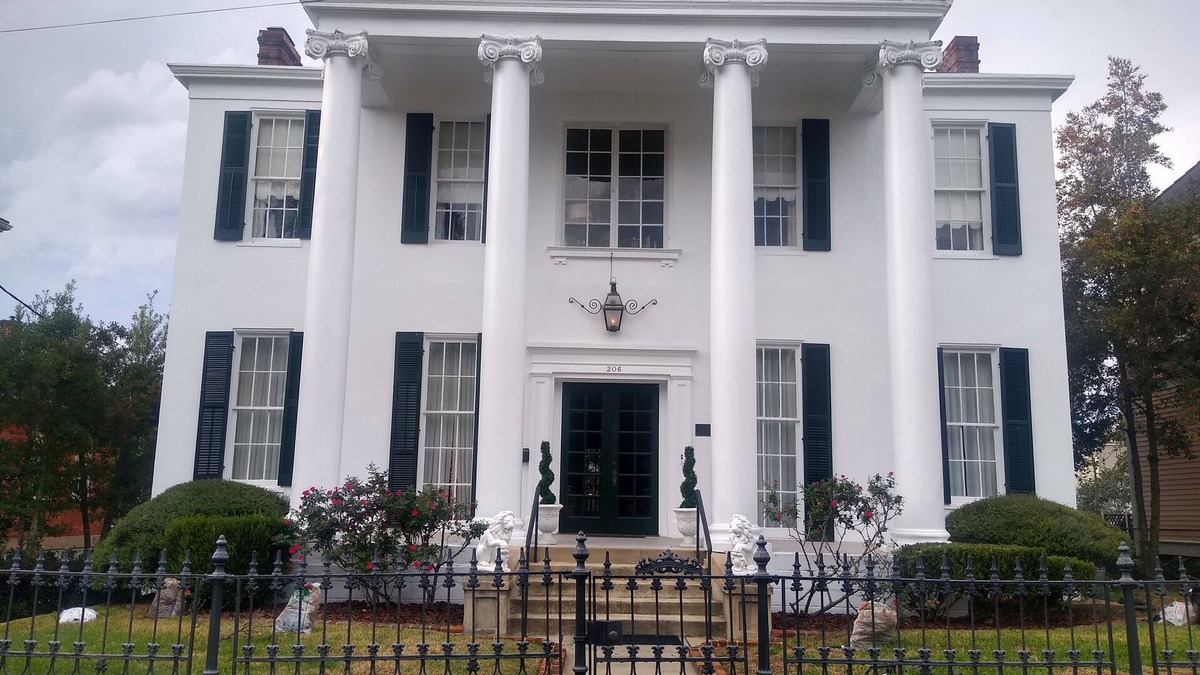 Natchez Bed & Breakfast | The Pillars in Natchez B&B