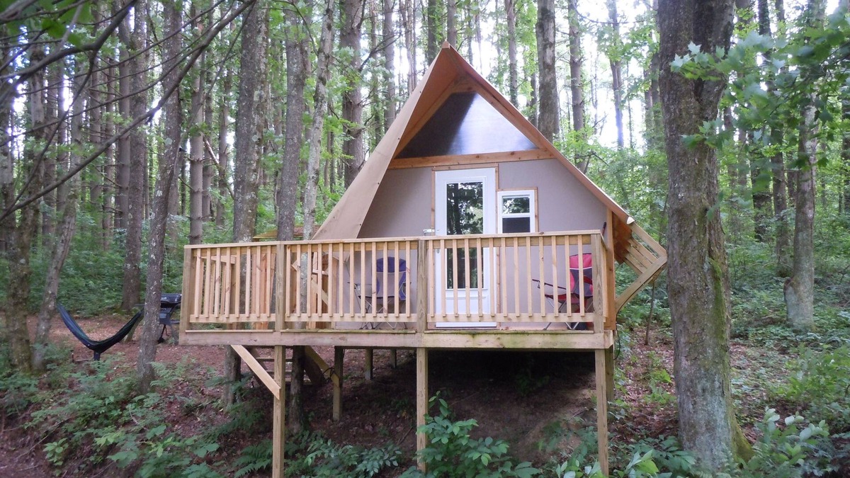 Malaga Cabin | The Pine Treehouse Glamping Cabin at Dragonfly Lake