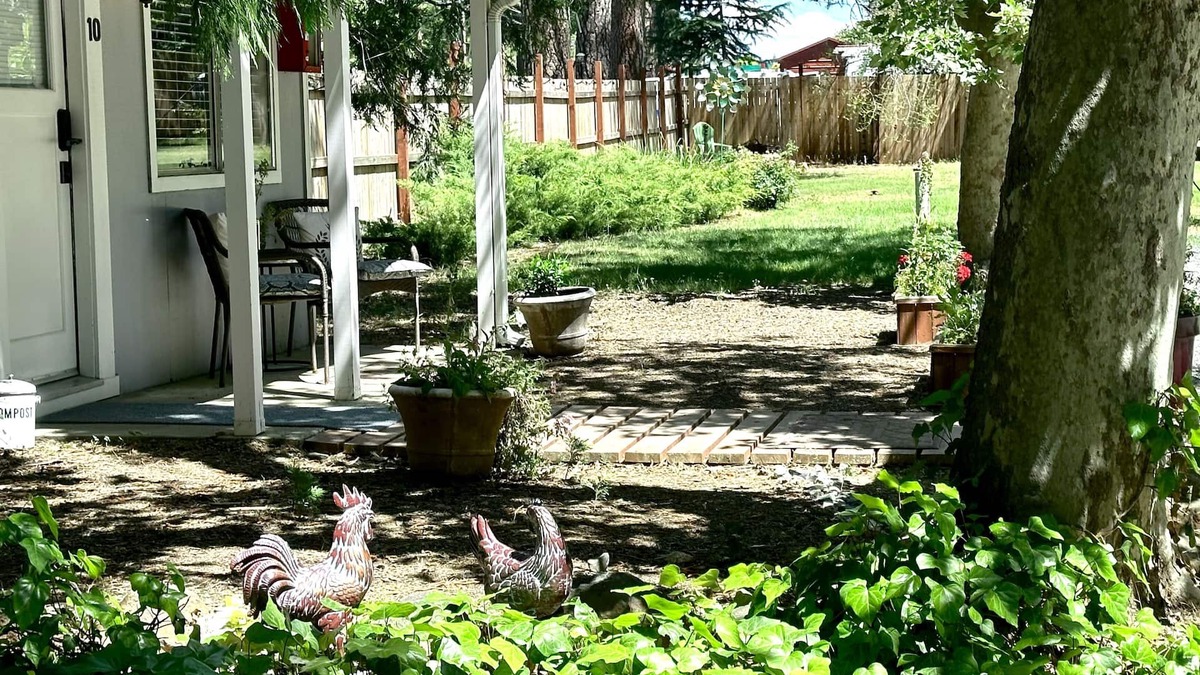 Grass Valley Hotel | The Pines Inn and Cottages