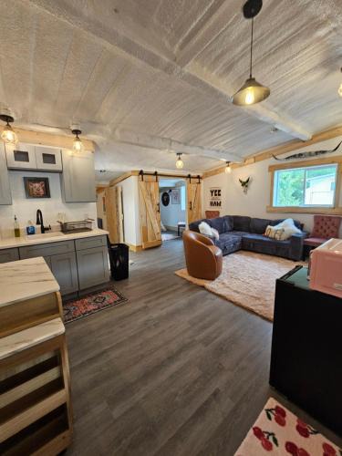 Nephi Apartment | The Pink Hayloft