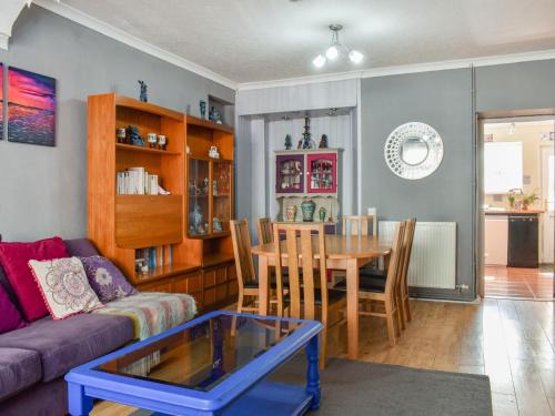 Neath House | The Pink House