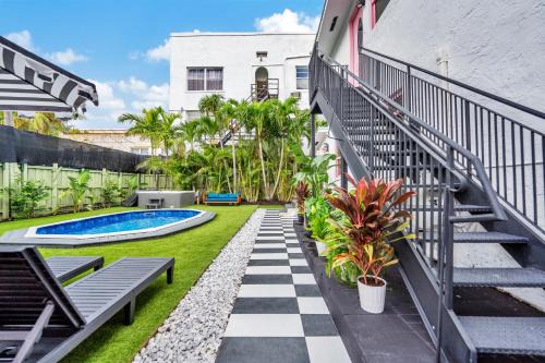 East Little Havana House | The Pink Palm Little Havana Pool & Hot Tub