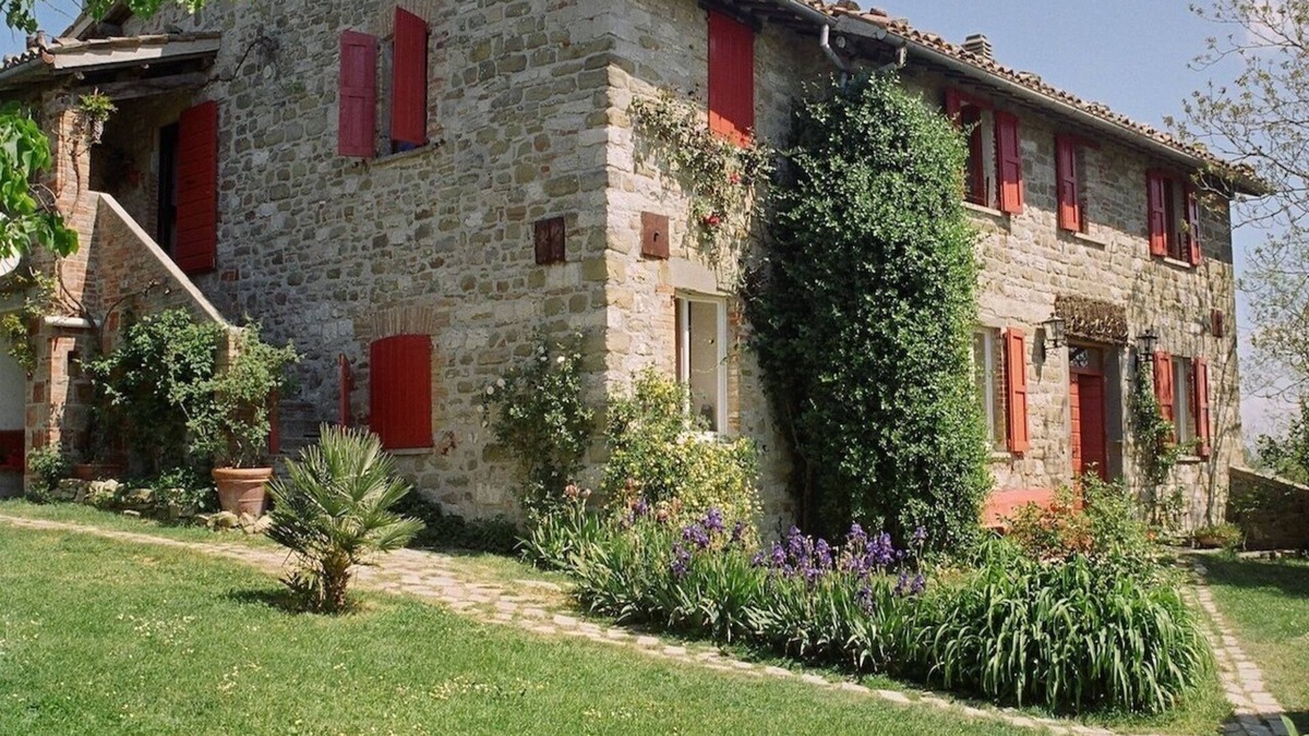 Mengara House | The Pitcher of Valdichiascio. Charming old farmhouse with swimming pool