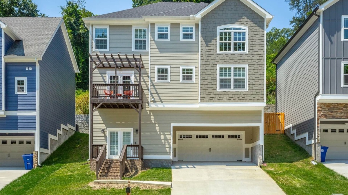 North Chattanooga House | The Place in Chattanooga - A Craftsman Dream in North Shore | 3 Bed, 2.5 Bath