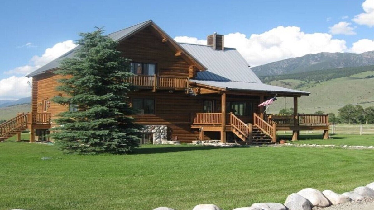 Livingston House | The Pleasant Pheasant ~ 5 Bedroom Log Home on 20 Acres in Paradise Valley