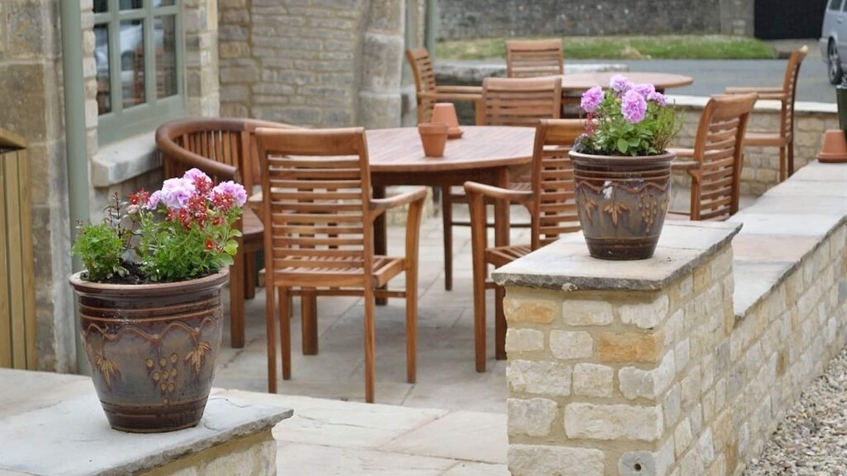 Cold Aston Bed & Breakfast | The Plough Bed and Breakfast