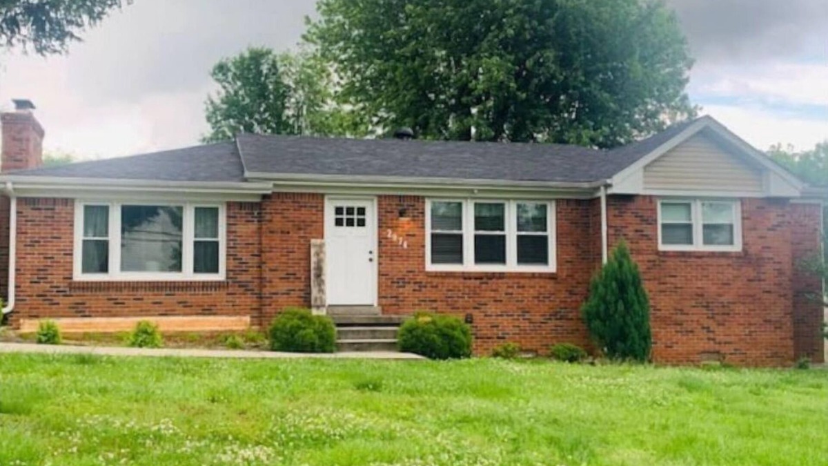 Bowling Green House | The Plum Springs House-cozy family sized pet friendly home w/fenced yard.