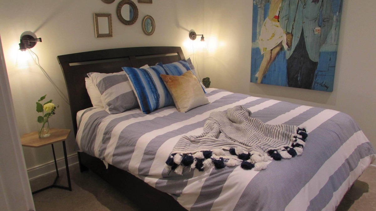 The Pocket House | The Pocket: Beautiful Basement Suite on the Subway