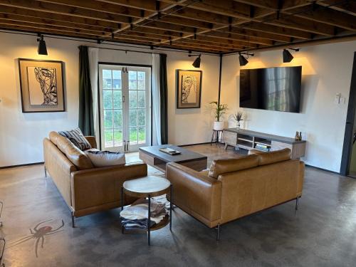 Oatlands House | The Podium Accommodation - Oatlands, Tasmania