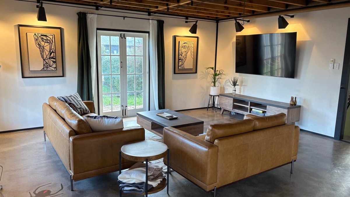 Oatlands Cottage | The Podium - Oatlands Accommodation - Tasmanian Cottage