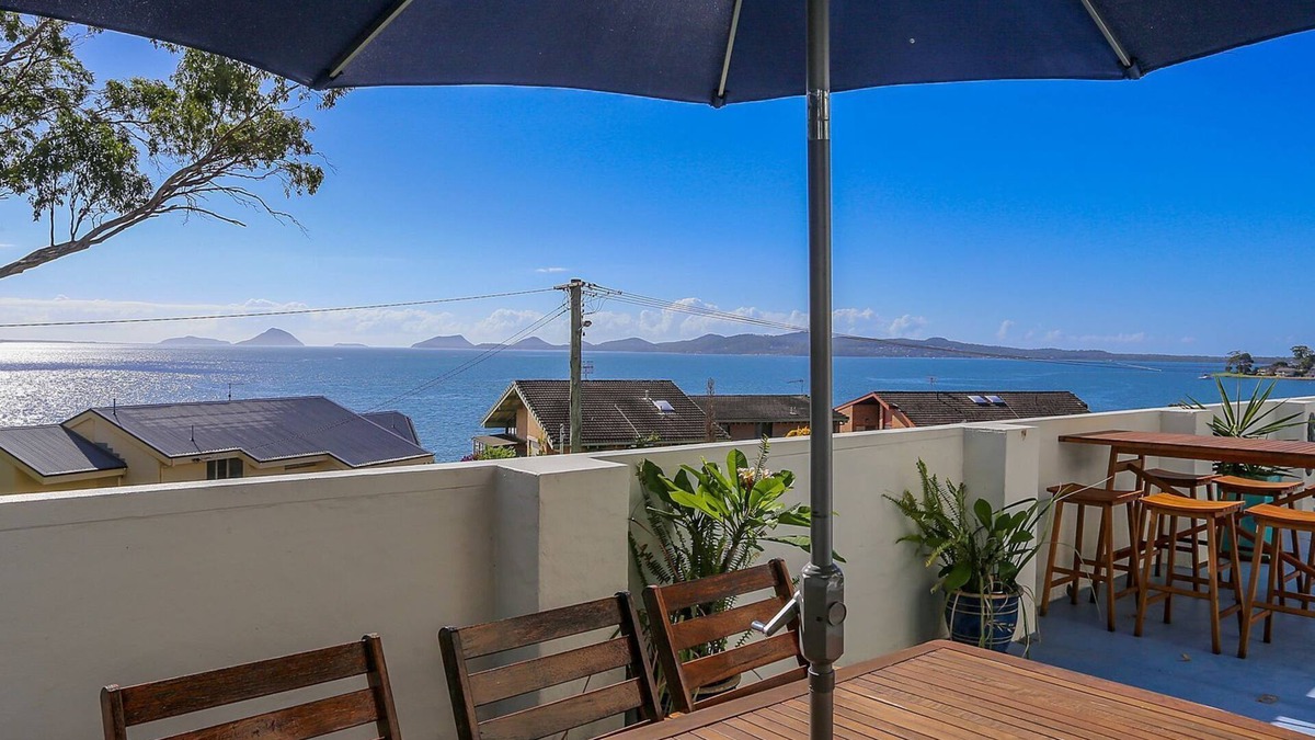 Soldiers Point Apartment | The Point 10, 5-7 Mitchell St - stunning water views