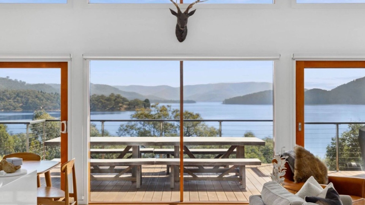 Taylor Bay House | The Point Lakehouse Taylor Bay