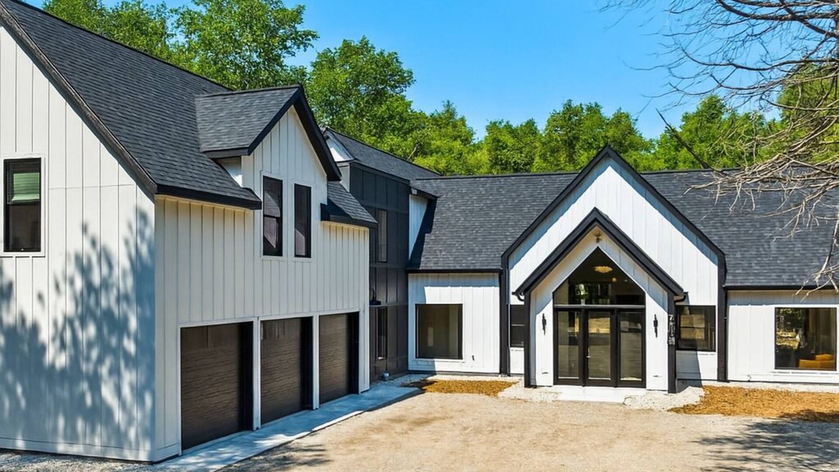 Egg Harbor House | The Point – Stylish 9BR Retreat for Large Groups in Egg Harbor