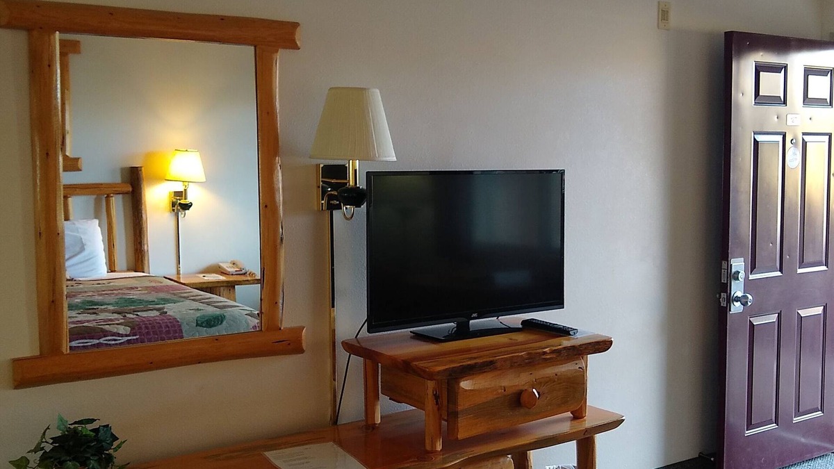 Enterprise Hotel | The Ponderosa Motel