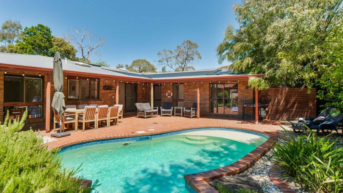 Rosebud House | The Pool House - Pet friendly large 3 bedroom house with private solar heated pool.