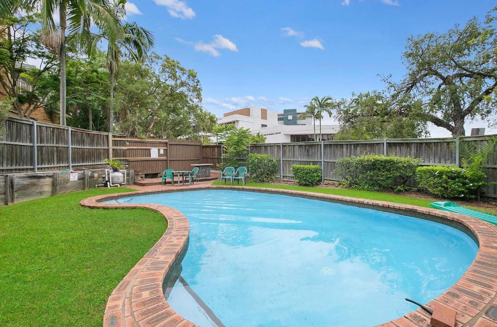 Auchenflower Apartment | The Poolside Perch - A Breezy Balcony Gem