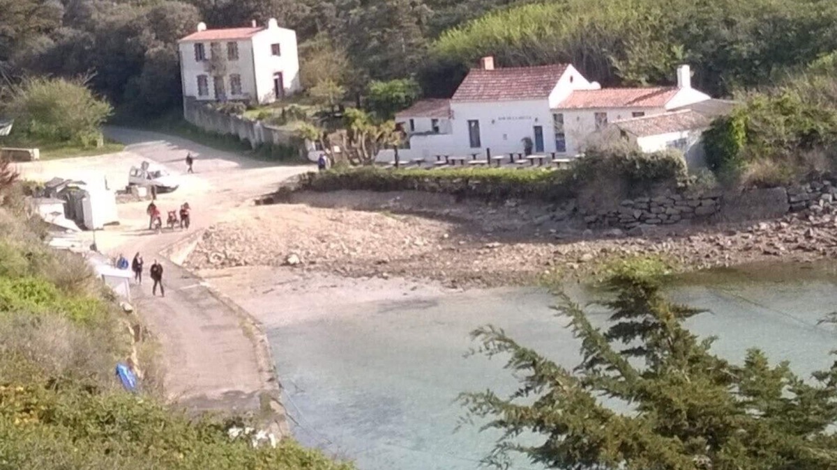 Ile d'Yeu House | The Port of Millstone, island of Yeu, house with garden pets allowed