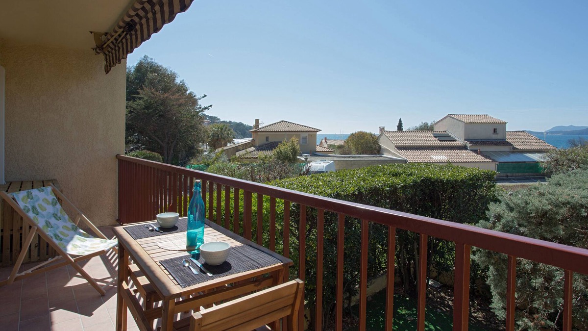 Le Pradet Apartment | THE PRADET Appart 4 pers sea view beach 50m