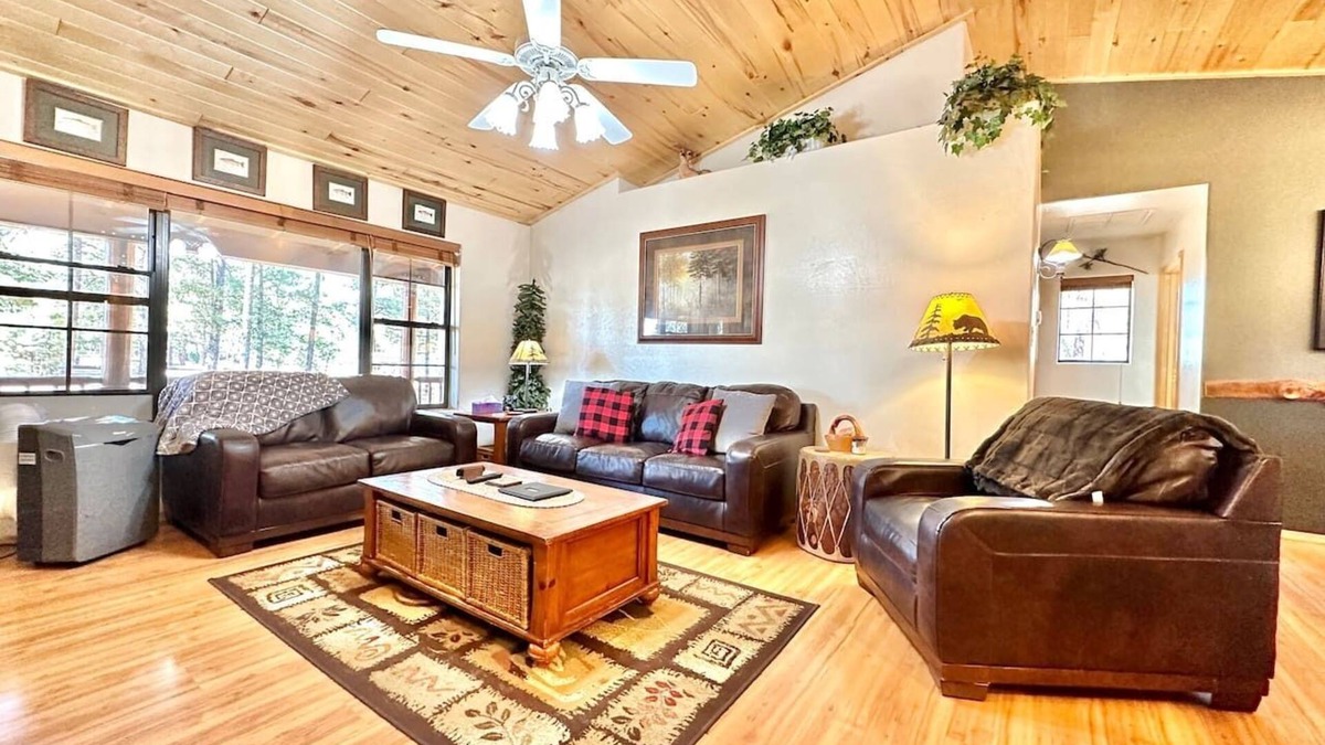 Heber Cabin | The Prancing Pony | Hot Tub & Quiet Location!