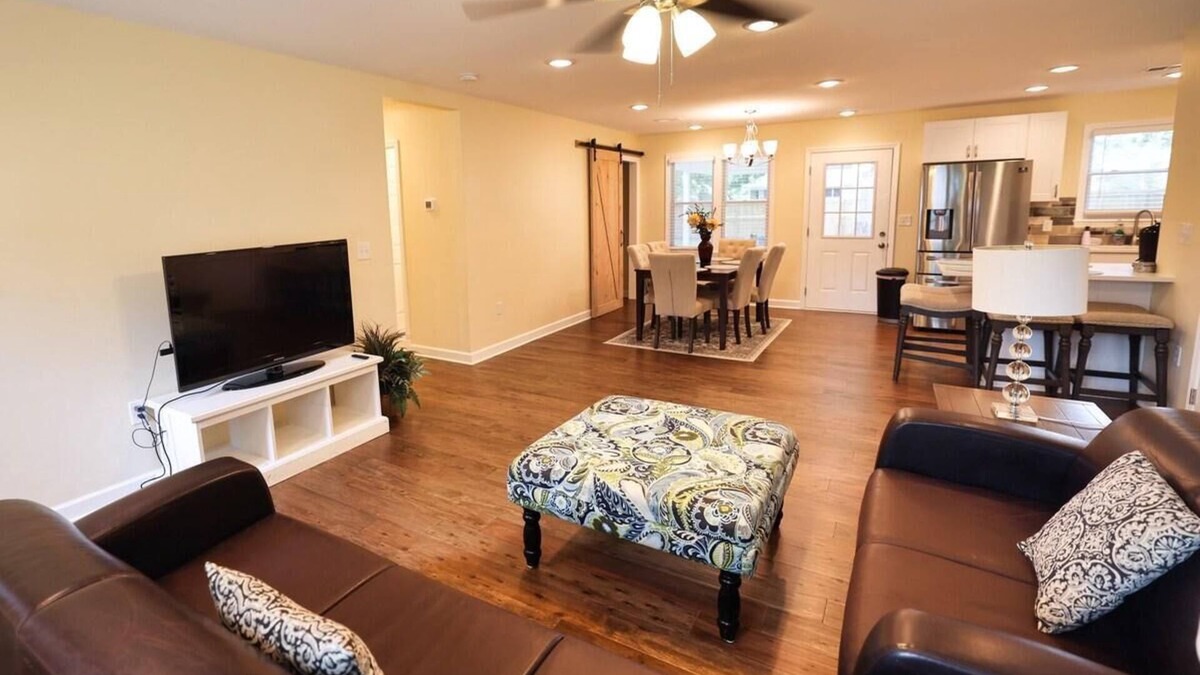 Summerville House | The Pullman Mod: Stylish 4br