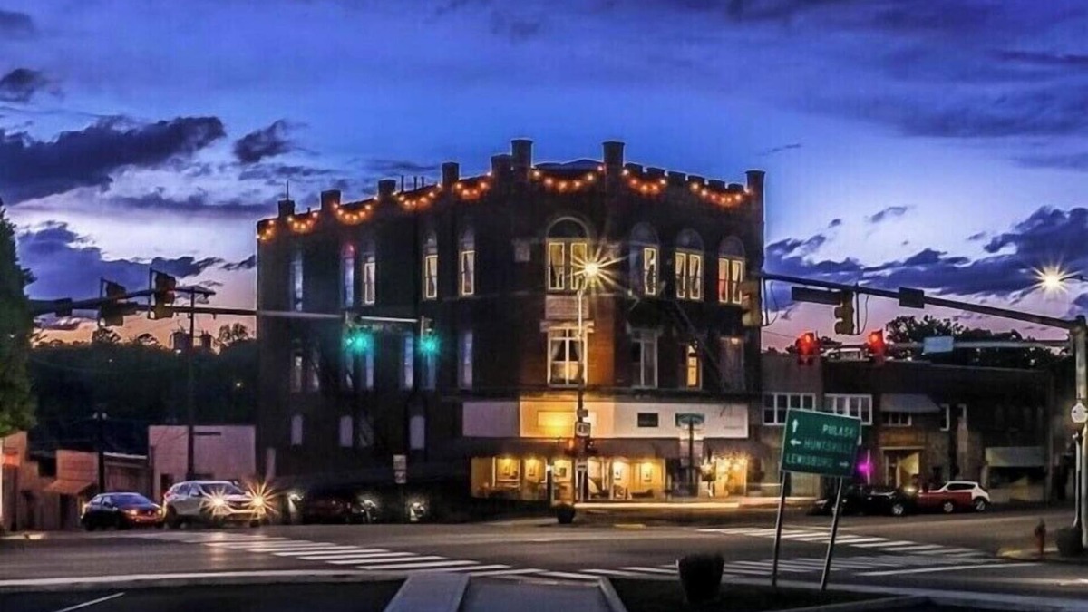 Fayetteville Apartment | The Pythian Building Penthouse Apt. is centrally located on the city square.