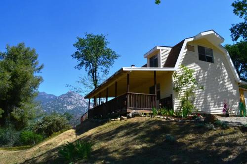 Three Rivers House | The Quail's Nest