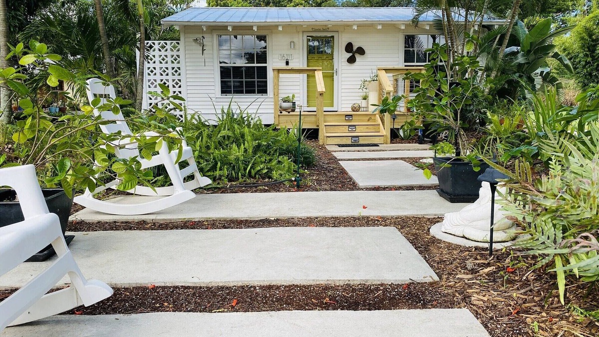 Bokeelia Cottage | The Quarterdeck Cottage~Boat dockage available directly across the street