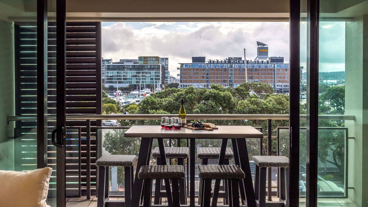 Auckland Central Business District Apartment | The Quays - Auckland Viaduct